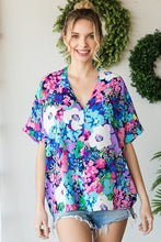 Load image into Gallery viewer, Floral V-Neck Boxy Top

