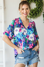 Load image into Gallery viewer, Floral V-Neck Boxy Top
